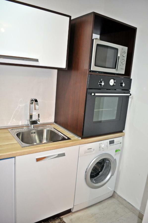 Apartman Dina Apartamento Tuzla Exterior foto