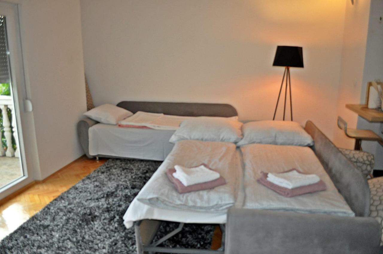 Apartman Dina Apartamento Tuzla Exterior foto