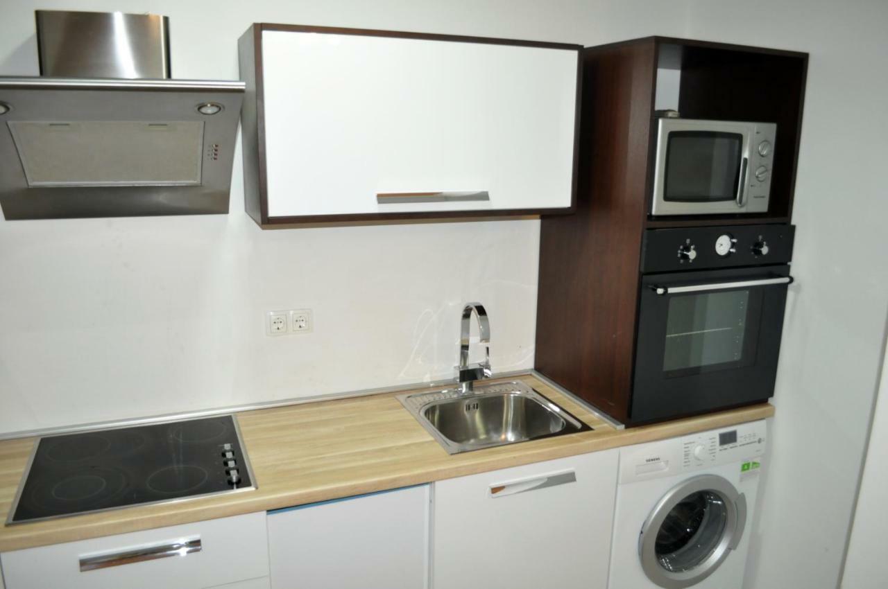 Apartman Dina Apartamento Tuzla Exterior foto