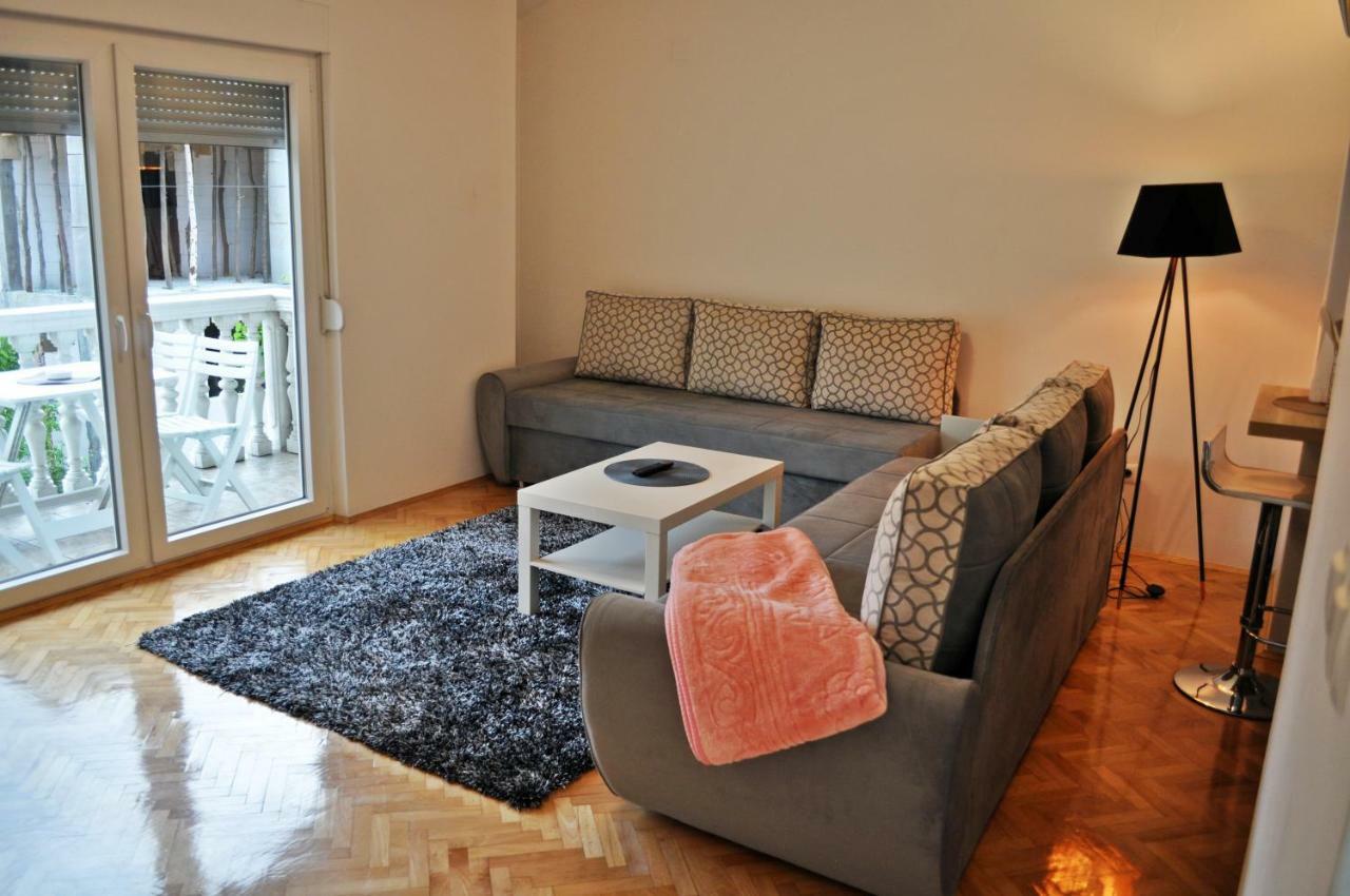 Apartman Dina Apartamento Tuzla Exterior foto